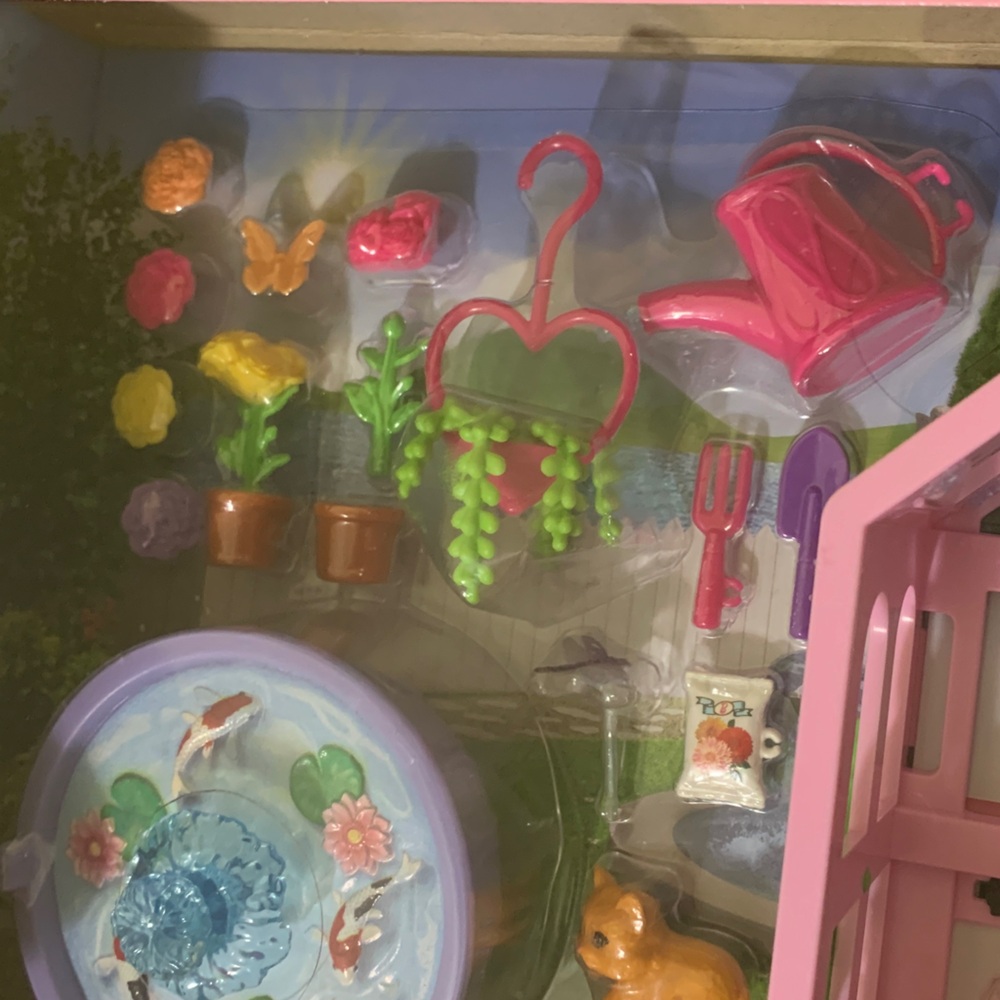 Barbie World Pink Backyard Garden Flowers Bench Pots Fish Pond - Picture 2 of 6